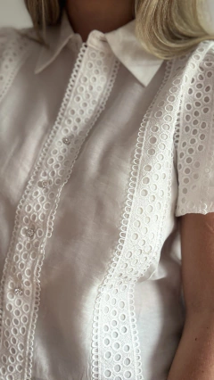 Camisa Nila Blanca IMPORTADA en internet