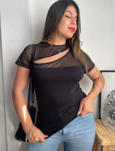 REMERA DANIELA EN MODAL CON TUL BRILLO Y LISO DA - comprar online