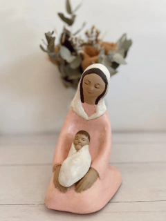 Imagen virgen con niño regazo rosa (NO SE ENVIA POR CORREO ARGENTINO) - comprar online