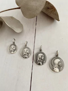 Medalla Virgen niña (plata) - comprar online
