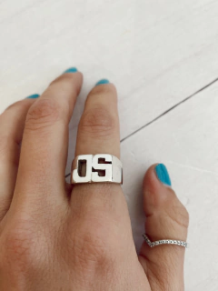 Anillo dos iniciales (plata) en internet