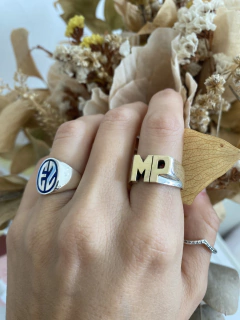 Anillo DOS o TRES iniciales (plata y oro) en internet