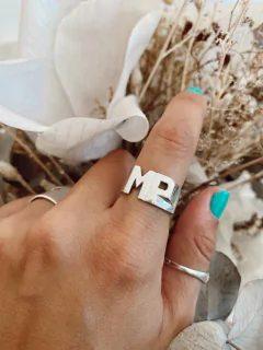 Anillo dos iniciales (plata) en internet