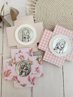 Cruz con medallon Virgen Niña (rosa)