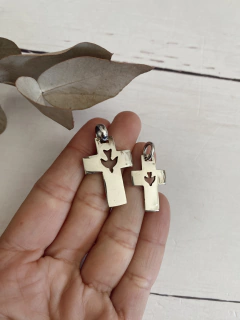 Cruz espiritu santo calado (alpaca) en internet