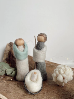 Pesebre fieltro (GRANDE) con oveja - Manantial de Luz