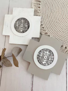 Cruz con medallon San Benito - comprar online