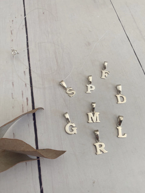 Tanza con inicial de plata