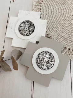 Cruz con medallon San Benito - comprar online