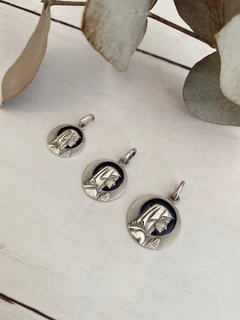 Medalla Virgen niña Aureola Esmaltada (plata)