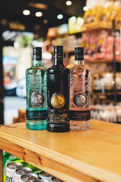 Gin Puerto de Indias Clásico + 2 BRITVIC TONIC WATER DE REGALO - comprar online