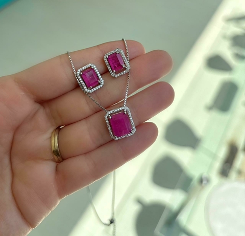 CONJUNTO SEMIJOIA CRAVEJADO ROSA BANHADO A RÓDIO BRANCO - comprar online