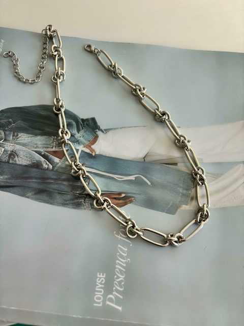 CHOKER ELO RETANGULAR COM NÓ FOLHEADO A PRATA