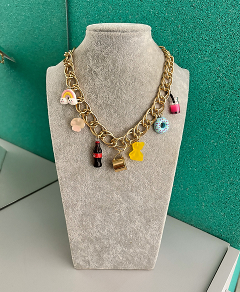 CHOKER CORRENTARIA PINGENTES FUNNY FOLHEADO A OURO