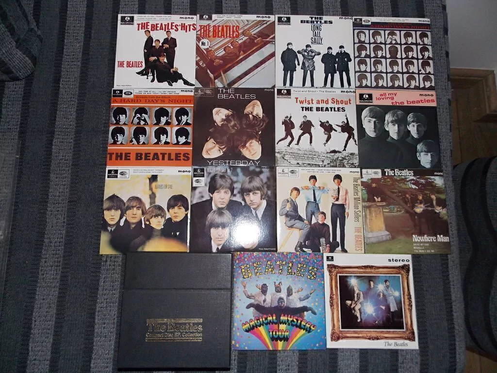 BOX 15 CDS THE BEATLES - COMPACT DISC EP COLLECTION - MADE IN UK