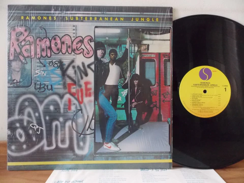 LP RAMONES - SUBTERRANEAN JUNGLE - 1983 - C/ ENCARTE - SIRE - 1ª EDIÇÃO - MADE IN USA - EDIÇÃO ORIGINAL