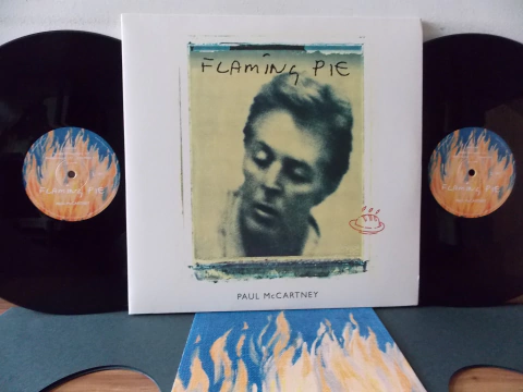 LP PAUL McCARTNEY - FLAMING PIE - 1997/2020 - DUPLO 2 LPS - 180 GR. - REMASTER - C/ LIVRETO - IMPORT.