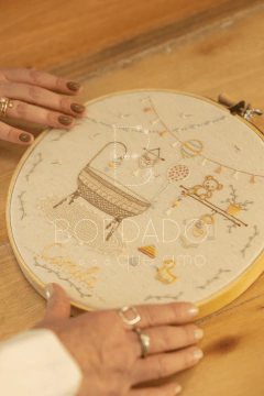 Kit de Bordado Quartinho - Coleção Bebê - comprar online