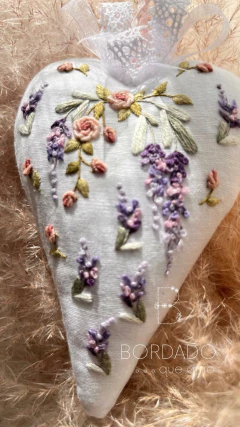 Kit de Bordado 3 Corações de Lavandas e Rosinhas na internet