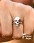 Anillo calavera pequeño con engarces de rubíes