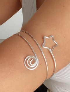 Brazalete para bicep de acero blanco con estrellita y espiral - comprar online