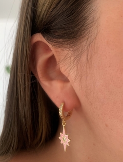 Argollita POR UNIDAD enchapado en oro 18k con microcircones, cierre click y dije destello rosado con cubic - comprar online