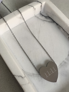 Gargantilla de acero quirúrgico con dije corazón macizo 11:11 - comprar online
