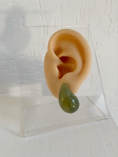 Aros DROP de acero quirúrgico por PAR color VERDE OLIVA marmolado (2,4 cm)