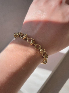 Pulsera de acero quirúrgico dorado gruesa en internet