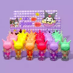 H114 KIMOCOO LIP GLOSS KUROMI - CAJA DE 24U R1421 VTO:11/2027