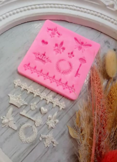 Molde de silicona guarda, abejita, flor de lis, corona, llave, etc.