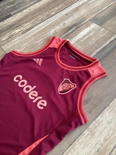 Musculosa de Básquet River Plate en internet