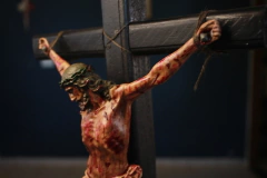 CRUCIFIXO BARROCO CHAGAS REALISTAS 40 CM PAREDE - Atelier São Josemaria