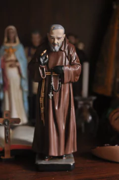 IMAGEM DE SÃO PIO na internet