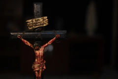Crucifixo 25 cm mesa realista - comprar online
