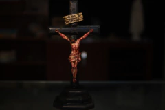 Crucifixo 25 cm mesa realista na internet