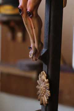 CRUCIFIXO BARROCO PETRUS RESPLENDOR MESA - Atelier São Josemaria