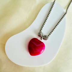 Collar Corazón Mediano de Ágata Fucsia - comprar online