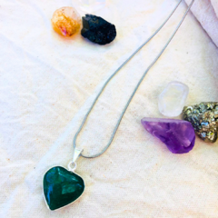 Mini Corazón con borde y cordón de acero en internet
