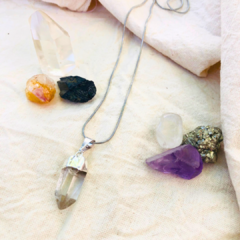 Collar de Cuarzo Cristal en Bruto con cordón de acero