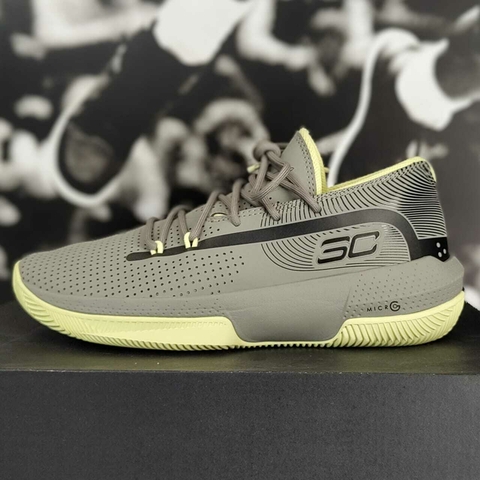 UNDER ARMOUR 3ZERO III