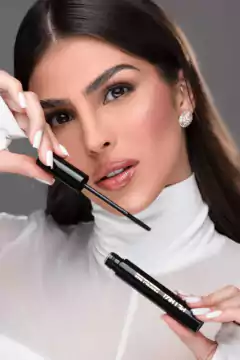 MÁSCARA PARA CÍLIOS PERFECT SIZE - PETRIZI na internet