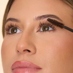 MÁSCARA DE CÍLIOS SUPER BROWN NIINA SECRETS na internet