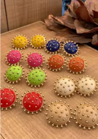 Brinco Silvia mostarda