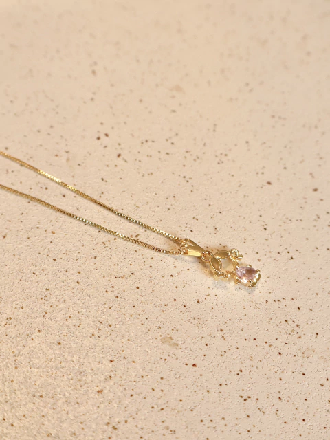 Colar pingente menina rosa Ouro