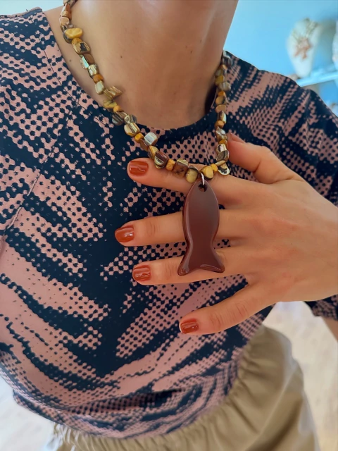 COLLAR PECECITO CHOCOLATE