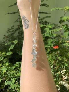 Corrente folheada a prata com Fluorita Verde e Quartzo transparente - comprar online