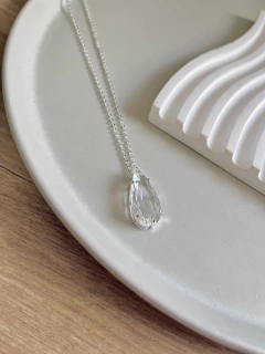 Corrente folheada a prata com Gota de Zirconia - Sementes de Gaia