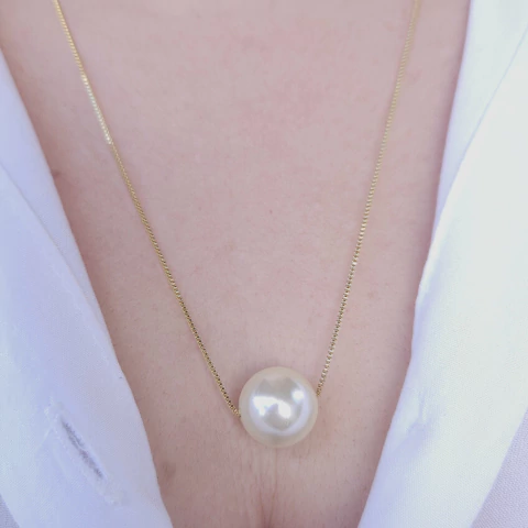 Cola pérola dourada banho ouro hipoalergênico Cód: C148 - comprar online