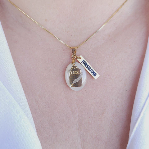 Colar Jornalismo madrepérola dourado Cód: C171 - comprar online